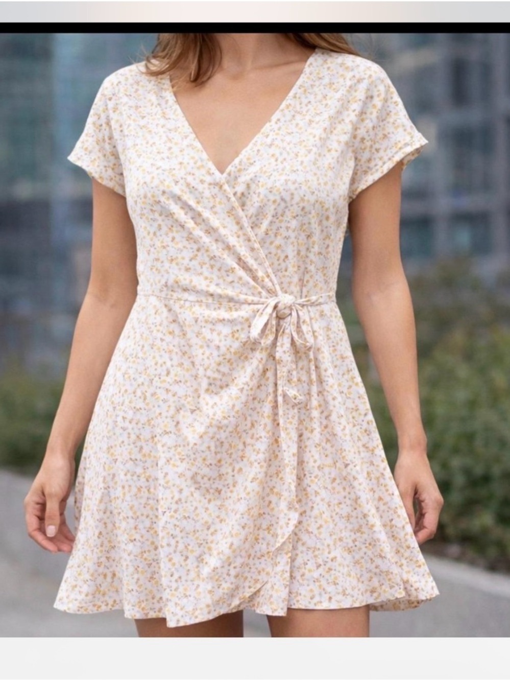 Hollister Yellow Floral Ditsy Wrap Mini Dress V-Neck Short Sleeve White Medium